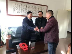 敦煌種業(yè)領(lǐng)導(dǎo)看望慰問公司老干部、老黨員及困難黨員職工