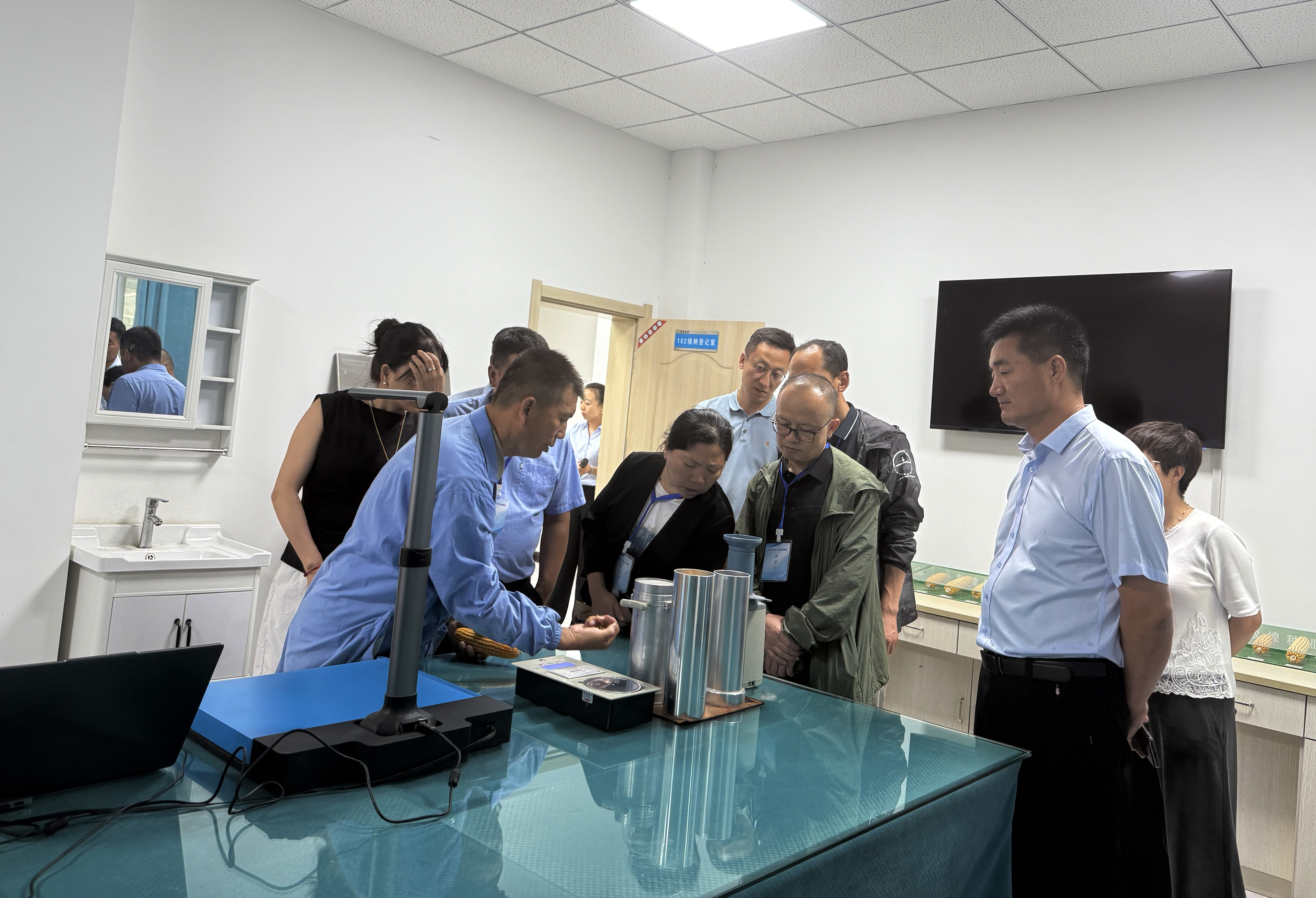 敦煌種業(yè)接受第九屆甘肅省人民政府質量獎評審專家組現(xiàn)場評審